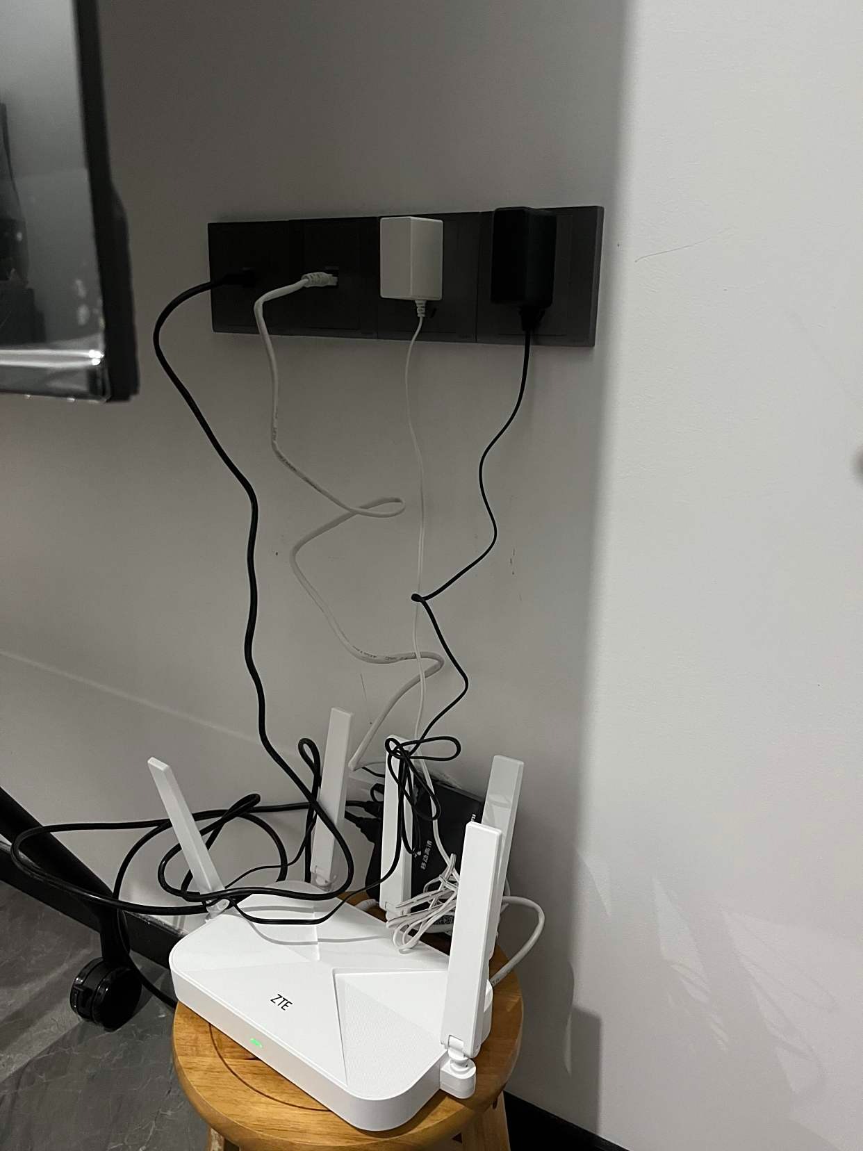 Đặt 4 thứ này cạnh bộ phát wifi, bảo sao mạng yếu xìu, chạy chậm như rùa bò: Rất nhiều nhà đang mắc phải!- Ảnh 2.