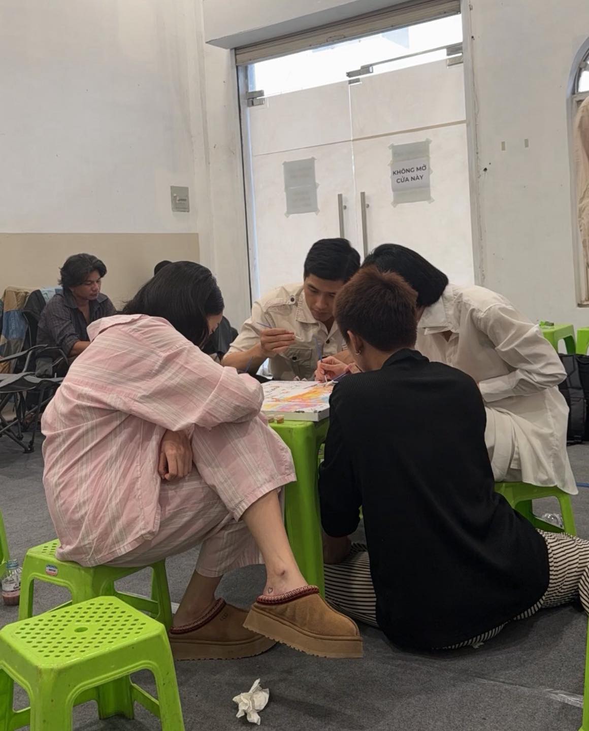 Loạt ảnh chưa từng tiết lộ của Tử Chiến Trên Không: Hóa ra Kaity Nguyễn là trùm cuối khiến cả ekip cực rén- Ảnh 10.