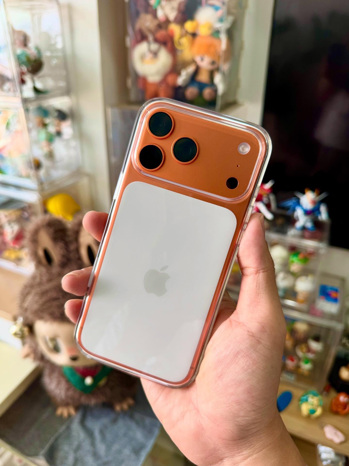 Chiếc ốp lưng iPhone 17 Pro Max gây tranh cãi nảy lửa trên Threads City: "Vô duyên" hay không?- Ảnh 1.