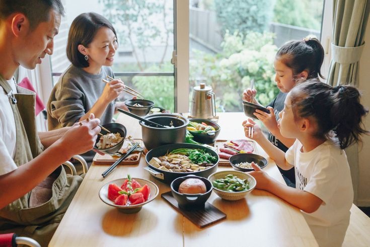 Biến mỗi bữa cơm thành "phiên toà" - bi kịch của những gia đình dạy con đúng lời mà sai chỗ!- Ảnh 1.