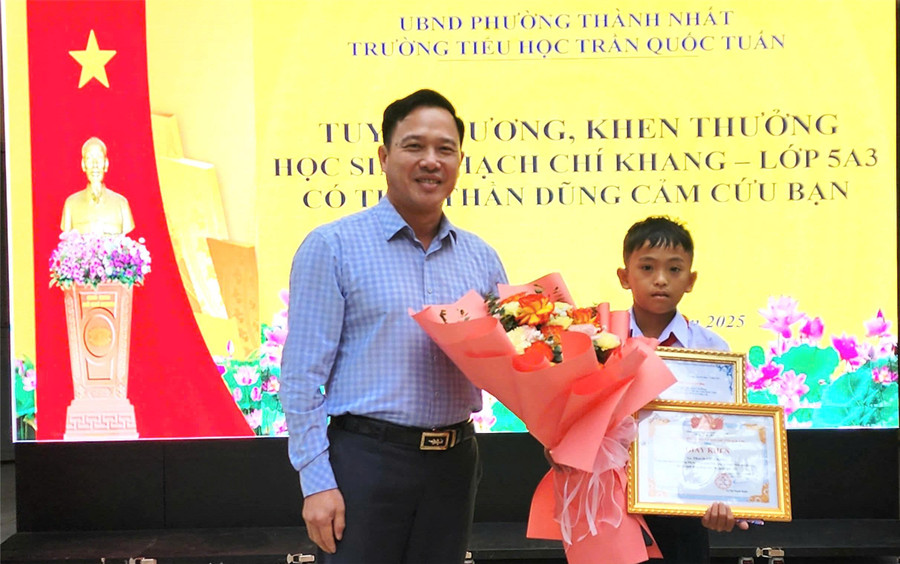 Biểu dương "người hùng nhí" trong vụ thảm án tại Đắk Lắk- Ảnh 1.