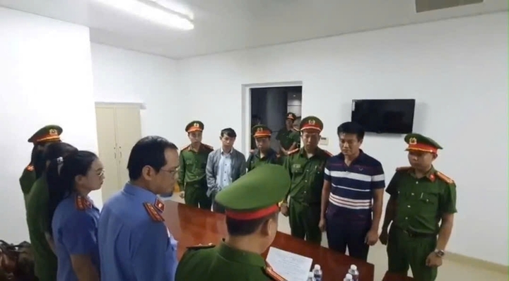 Máy hỏng vẫn kê khai tán sỏi: Bắt 2 Trưởng khoa BV Đa khoa Vùng Tây Nguyên- Ảnh 1.