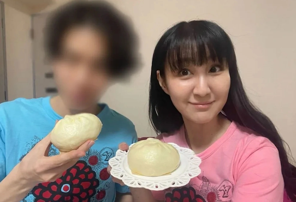 Chuyện tình của cô dâu nhiều tuổi hơn cả mẹ chồng: Ba năm kết hôn vẫn gọi nhau là "hoàng tử, công chúa"- Ảnh 2.