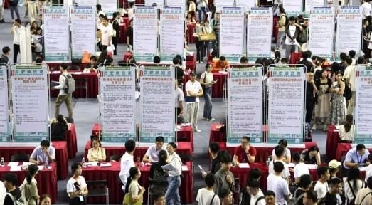 Thanh niên Trung Quốc chọn học nghề nhiều chưa từng có, bằng cấp bão hòa không thể đảm bảo thu nhập- Ảnh 1.