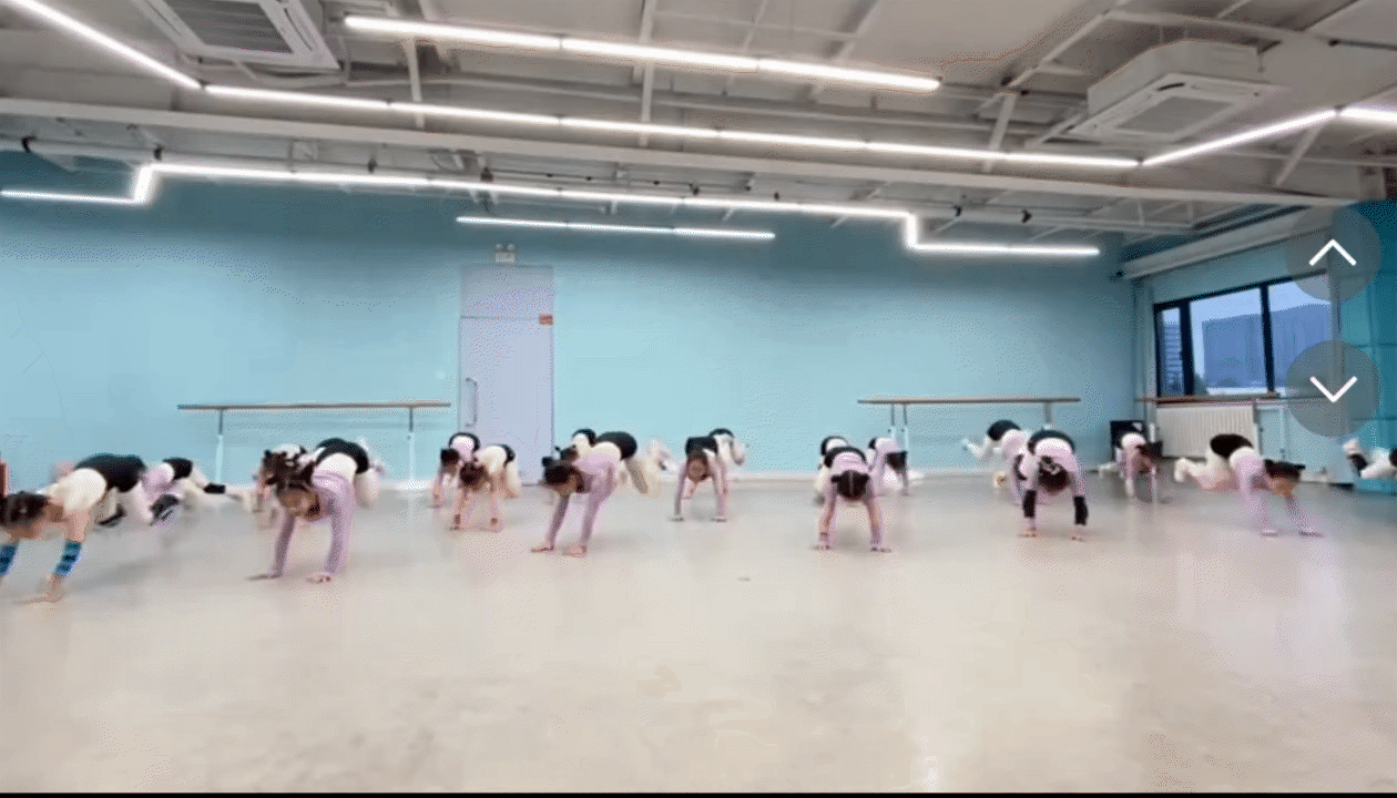 D&acirc;n t&igrave;nh m&atilde;n nh&atilde;n trước m&agrave;n m&uacute;a R&ugrave;a V&agrave; Thỏ, nh&igrave;n clip hậu trường mới biết c&aacute;c b&eacute; đ&atilde; nỗ lực tập luyện thế n&agrave;o- Ảnh 8.