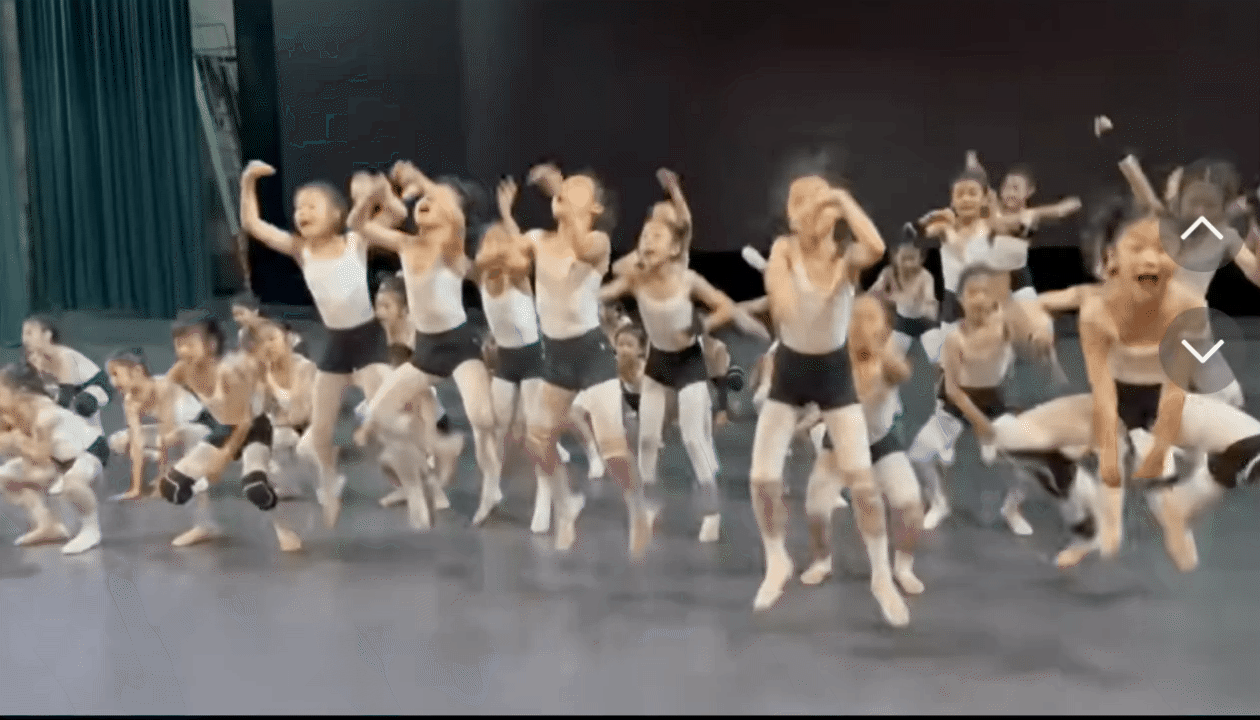 D&acirc;n t&igrave;nh m&atilde;n nh&atilde;n trước m&agrave;n m&uacute;a R&ugrave;a V&agrave; Thỏ, nh&igrave;n clip hậu trường mới biết c&aacute;c b&eacute; đ&atilde; nỗ lực tập luyện thế n&agrave;o- Ảnh 12.