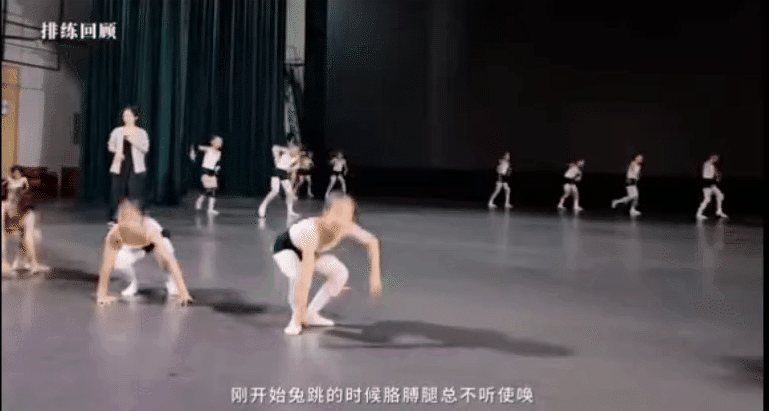 D&acirc;n t&igrave;nh m&atilde;n nh&atilde;n trước m&agrave;n m&uacute;a R&ugrave;a V&agrave; Thỏ, nh&igrave;n clip hậu trường mới biết c&aacute;c b&eacute; đ&atilde; nỗ lực tập luyện thế n&agrave;o- Ảnh 15.