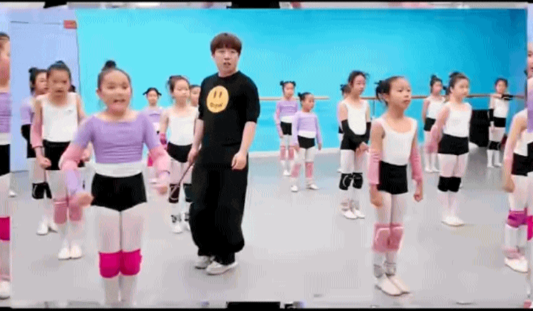 D&acirc;n t&igrave;nh m&atilde;n nh&atilde;n trước m&agrave;n m&uacute;a R&ugrave;a V&agrave; Thỏ, nh&igrave;n clip hậu trường mới biết c&aacute;c b&eacute; đ&atilde; nỗ lực tập luyện thế n&agrave;o- Ảnh 11.