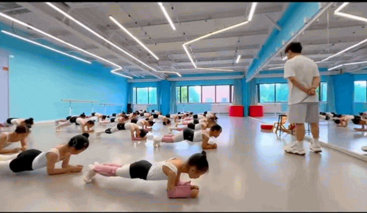 D&acirc;n t&igrave;nh m&atilde;n nh&atilde;n trước m&agrave;n m&uacute;a R&ugrave;a V&agrave; Thỏ, nh&igrave;n clip hậu trường mới biết c&aacute;c b&eacute; đ&atilde; nỗ lực tập luyện thế n&agrave;o- Ảnh 9.