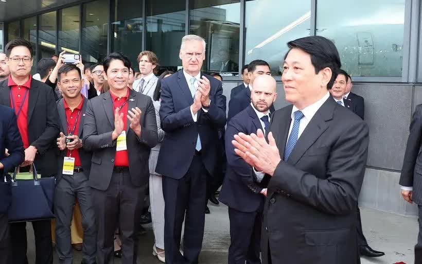 Chủ tịch nước Lương Cường dự Lễ bàn giao máy bay Boeing 737 MAX đầu tiên giữa Tập đoàn Boeing và Hãng hàng không Vietjet Air. (Ảnh: Lâm Khánh/TTXVN)