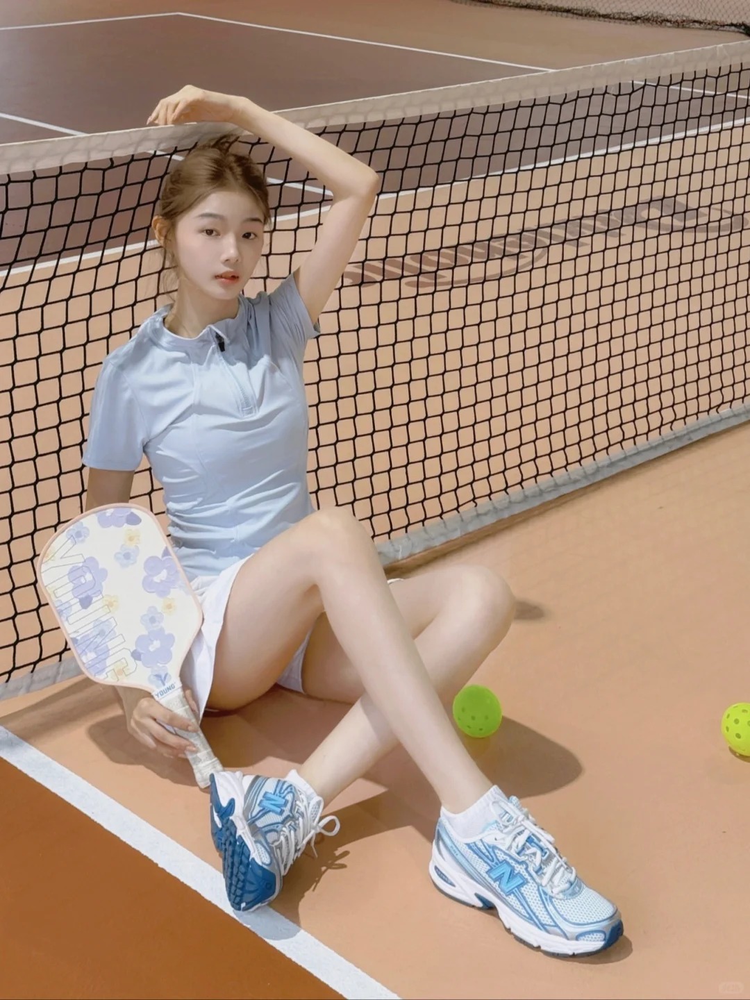Pickleball girl mặc gì cho chuẩn? Một bên mê váy ngắn mát mẻ, một bên trung thành đồ dài tay- Ảnh 10.