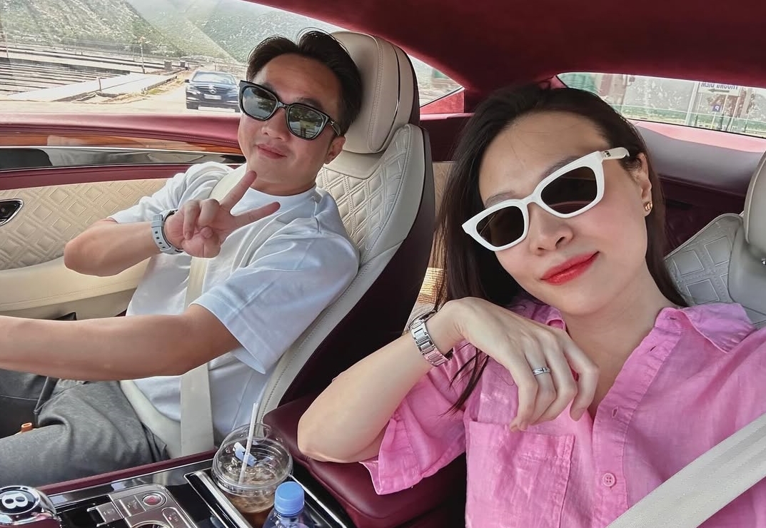 Mỹ nhân Việt bỏ showbiz làm dâu hào môn: Lấy chồng đại gia ai cũng biết mặt, có dàn siêu xe trăm tỷ- Ảnh 12. Mỹ nhân Việt bỏ showbiz làm dâu hào môn: Lấy chồng đại gia ai cũng biết mặt, có dàn siêu xe trăm tỷ- Ảnh 12.