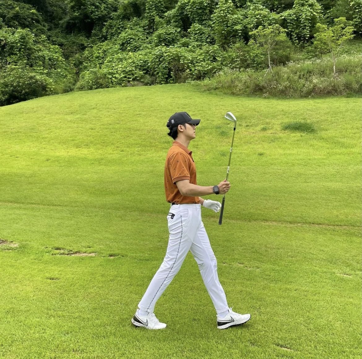 Đàn ông chơi golf, đàn ông chơi chứng- Ảnh 1. Đàn ông chơi golf, đàn ông chơi chứng- Ảnh 1.