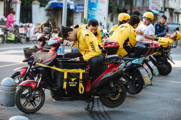 Tự làm tròn 1.000 đồng trong tiền đơn hàng, shipper bị mắng xối xả, phạt 1 triệu: Tự làm tròn 1.000 đồng trong tiền đơn hàng, shipper bị mắng xối xả, phạt 1 triệu: