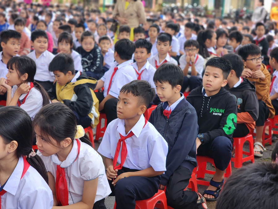Biểu dương "người hùng nhí" trong vụ thảm án tại Đắk Lắk- Ảnh 2.