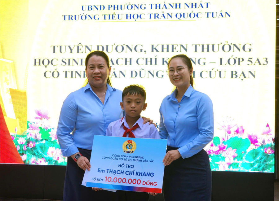 Biểu dương "người hùng nhí" trong vụ thảm án tại Đắk Lắk- Ảnh 6.