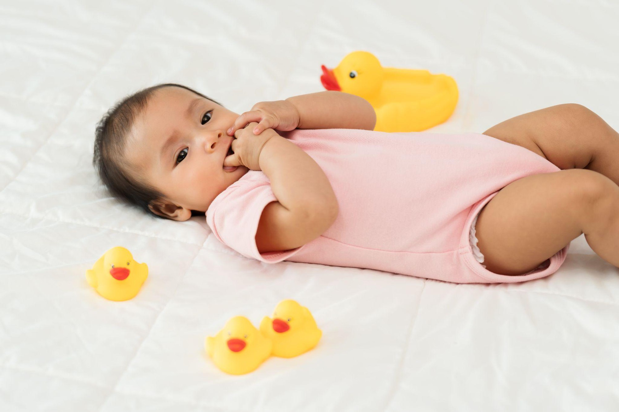 6 bệnh nguy hiểm hàng đầu ở trẻ nhỏ bố mẹ cần bỏ túi kiến thức phòng ngừa- Ảnh 1.