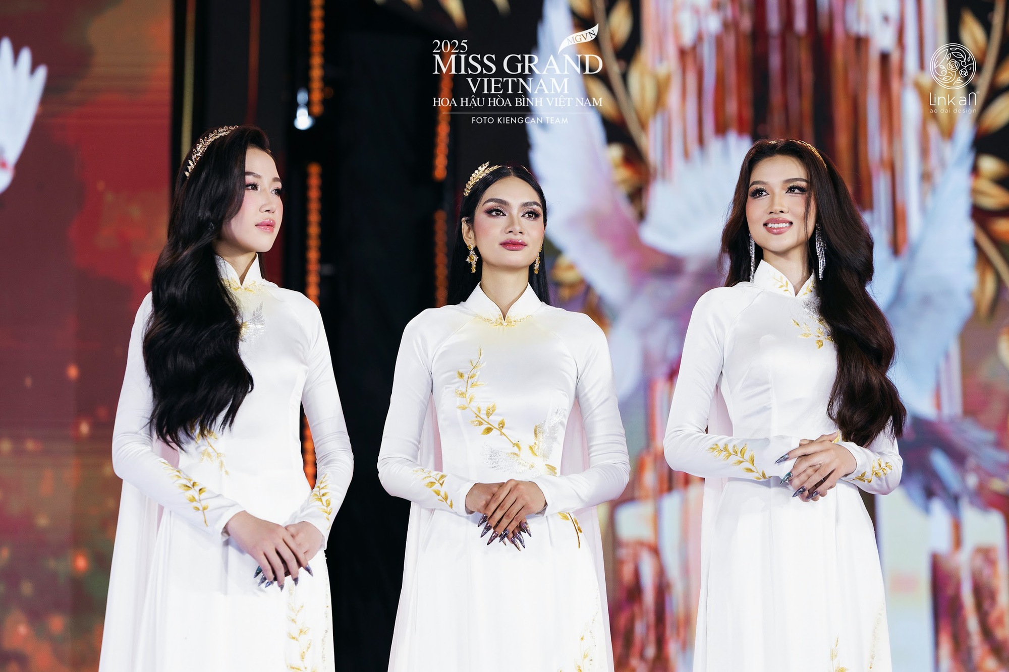 Áo dài Việt - Khi thời trang trở thành ngôn ngữ của hoà bình- Ảnh 2.