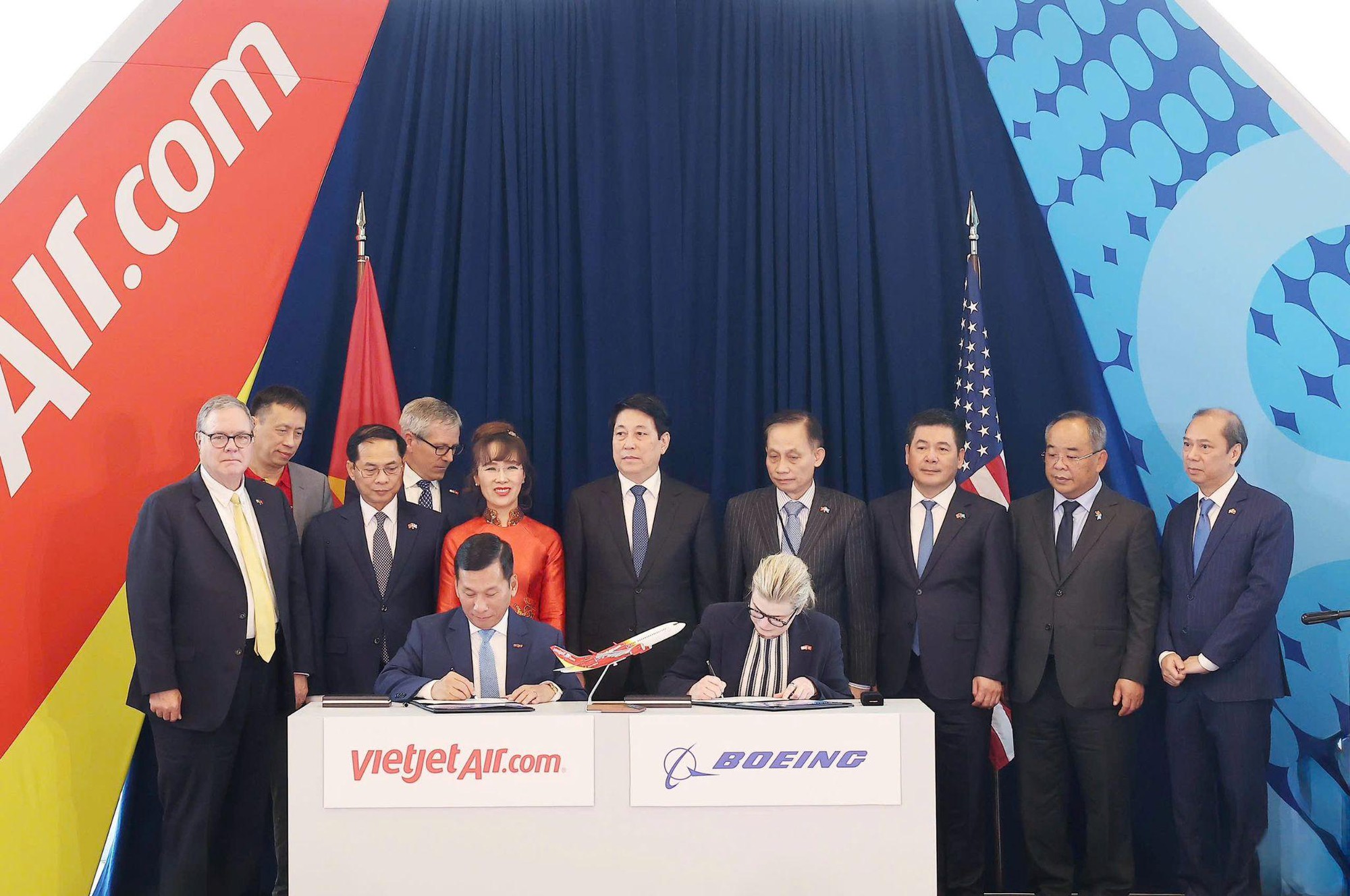 Chủ tịch nước chứng kiến Vietjet nhận bàn giao tàu bay Boeing đầu tiên- Ảnh 5.