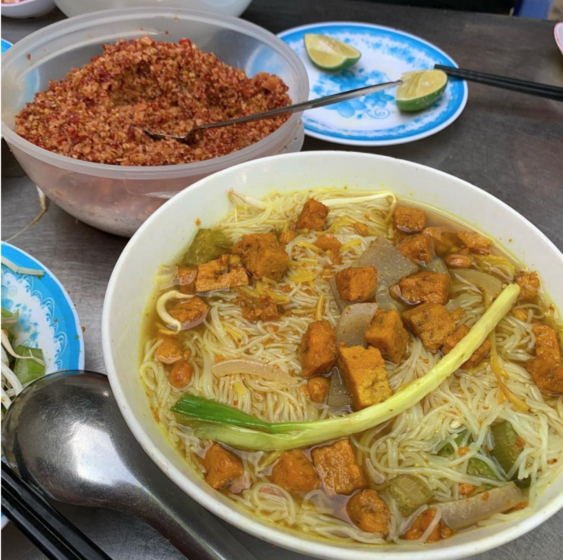7 món bún miền Tây tên nghe "lạ hoắc", tưởng khó ăn mà ngon nức tiếng: Đặc sản hiếm có với hương vị khó quên- Ảnh 5.