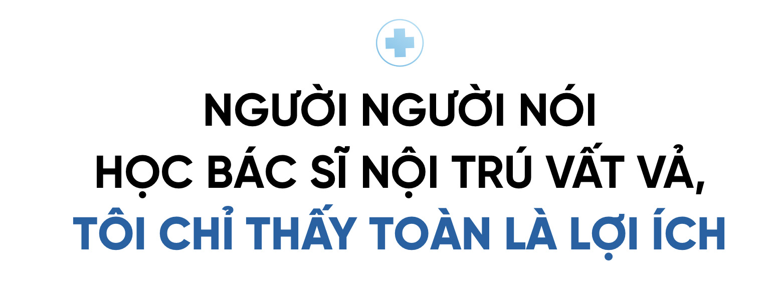 Tiến sĩ kể "sướng" chuyện học nội trú, tiết lộ: "Ít bác sĩ sống với nghề mà không xoay sở, nhưng bệnh nhân không có tiền tôi vẫn chữa với phí 200.000 đồng/tháng"- Ảnh 1.
