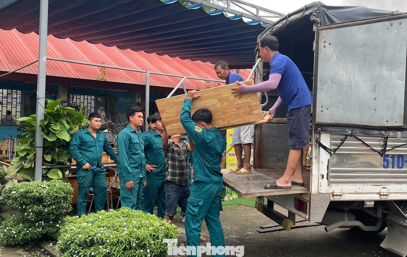 Hối hả thay bàn ghế mới sau "Tối hậu thư" của Chủ tịch TPHCM- Ảnh 4.