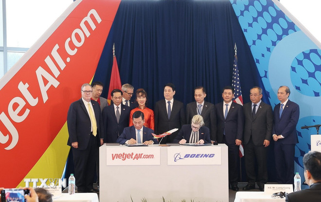 Chủ tịch nước Lương Cường dự lễ bàn giao tàu bay Boeing đầu tiên cho Vietjet- Ảnh 2.