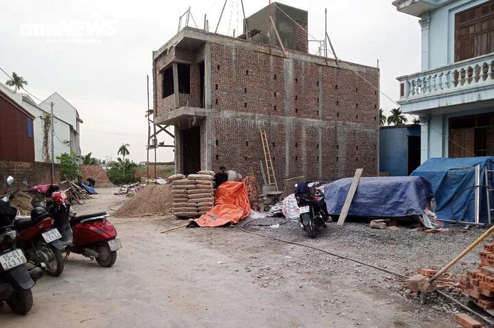 Xây nhà trên đất người khác: Chủ đất tố cáo việc chiếm đoạt quyền sử dụng đất- Ảnh 2.