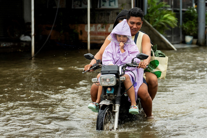 Bão Ragasa càn quét Biển Đông: 3 người chết, nhân chứng mô tả "như ngày tận thế"- Ảnh 2.