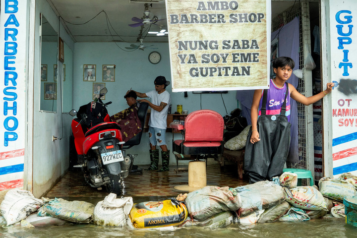 Bão Ragasa càn quét Biển Đông: 3 người chết, nhân chứng mô tả "như ngày tận thế"- Ảnh 5.
