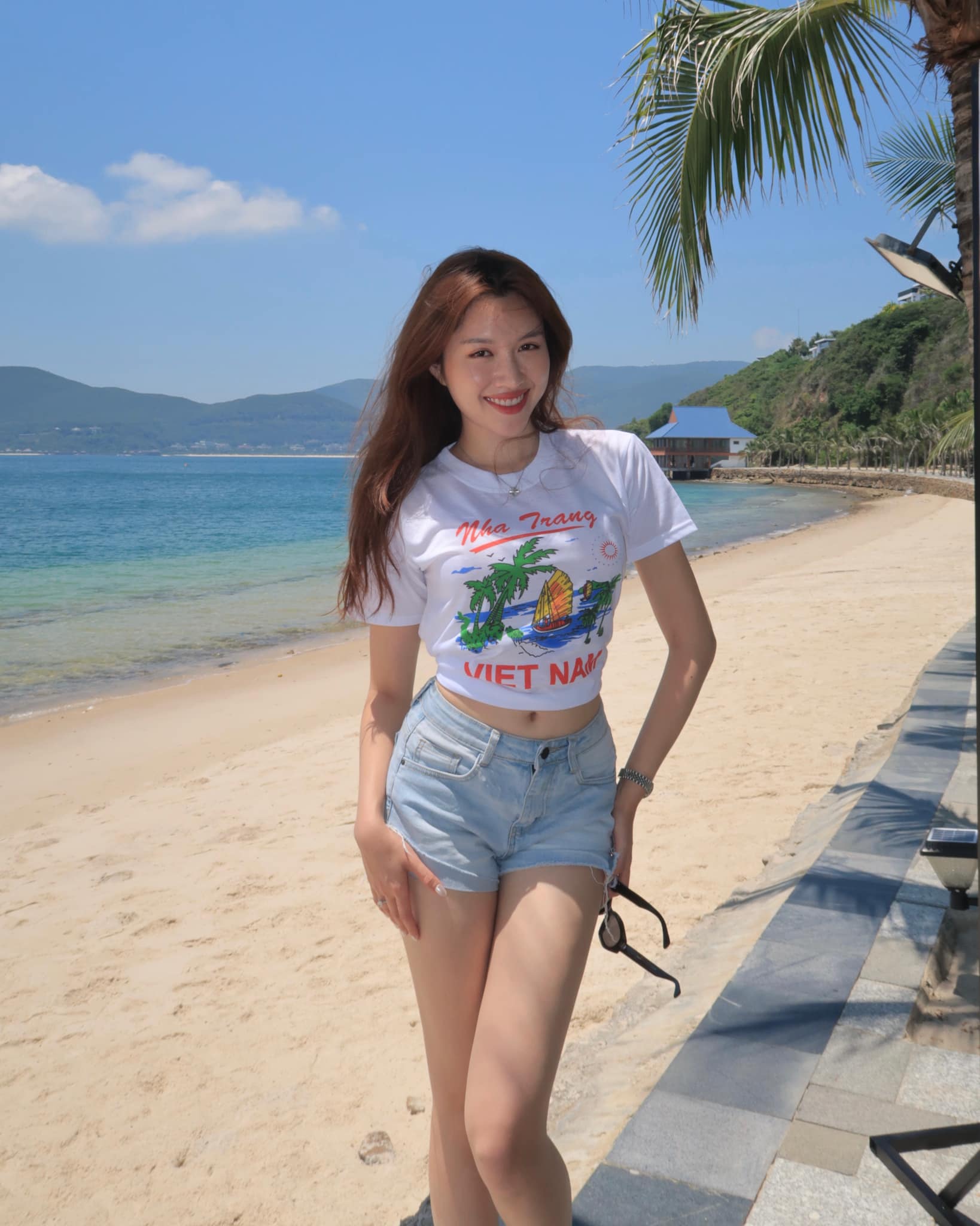 Quan Hiểu Đồng chân dài 1m10 