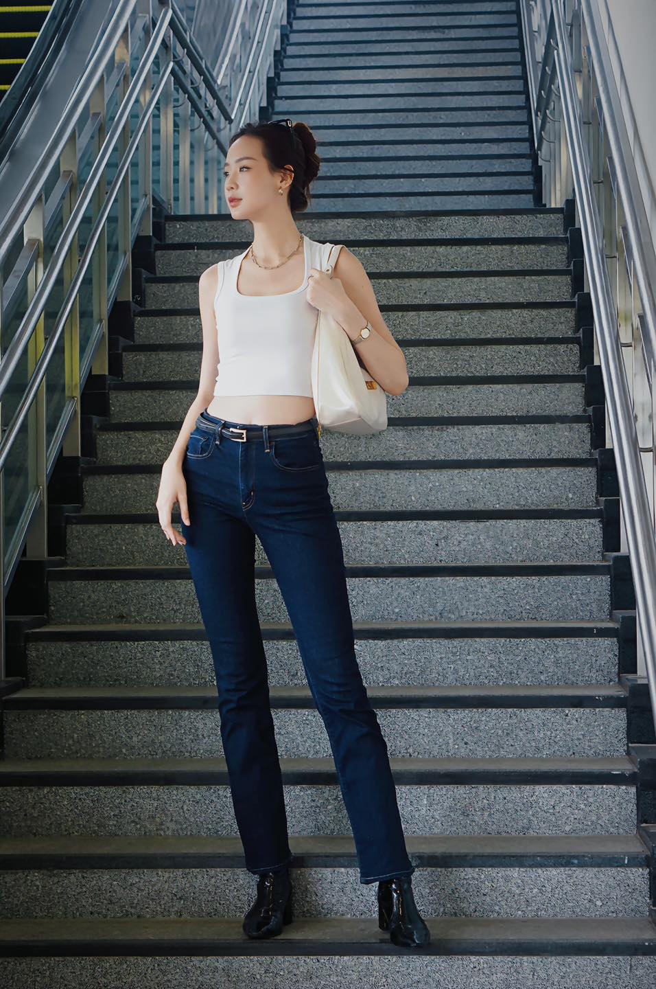 Quan Hiểu Đồng chân dài 1m10 