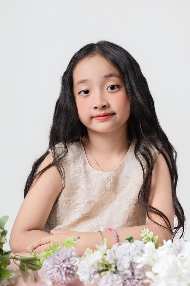 "Mợ chảnh" nhà Khánh Thi - Phan Hiển: Sinh non chưa tới 2kg, nay 7 tuổi xinh như công chúa, không muốn theo nghề của bố mẹ- Ảnh 1.