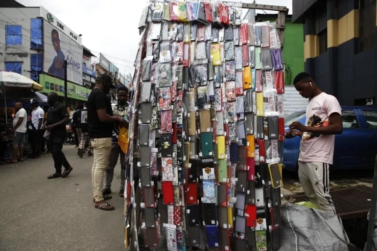 Ở Việt Nam mua iPhone 64 triệu dễ như bỡn, ở quốc gia này iPhone chẳng khác gì "báu vật": Chẳng ai mua nổi- Ảnh 7.