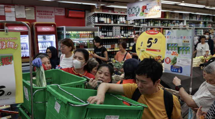 Trung Quốc sơ tán 400.000 người trước siêu bão Ragasa- Ảnh 1.