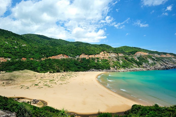 Bãi biển hoang sơ nhiều người chưa biết, gần nơi 