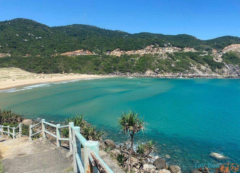 Bãi biển hoang sơ nhiều người chưa biết, gần nơi 