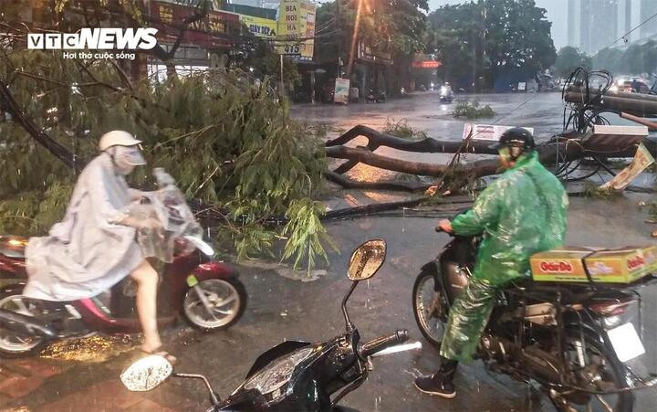 Siêu bão Ragasa chưa qua, Biển Đông lại sắp đón bão số 10, hướng vào miền Trung- Ảnh 1.