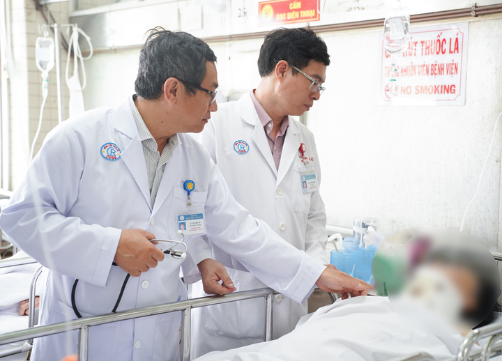 Vụ bắn hai mẹ con người tình rồi tự vẫn: Người mẹ liệt tứ chi- Ảnh 1.