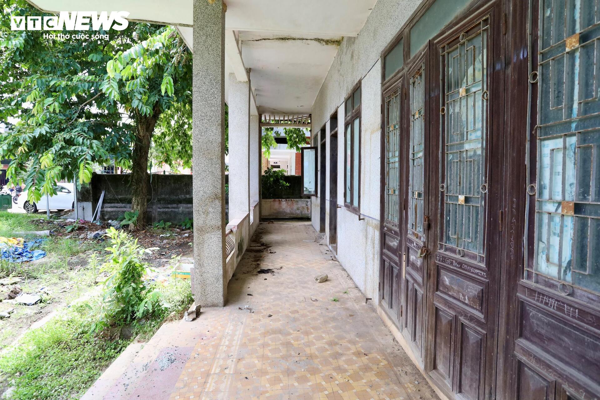 Rợn người trong các nhà công sản bỏ hoang sau hơn 20 năm chuyển trung tâm hành chính- Ảnh 10.