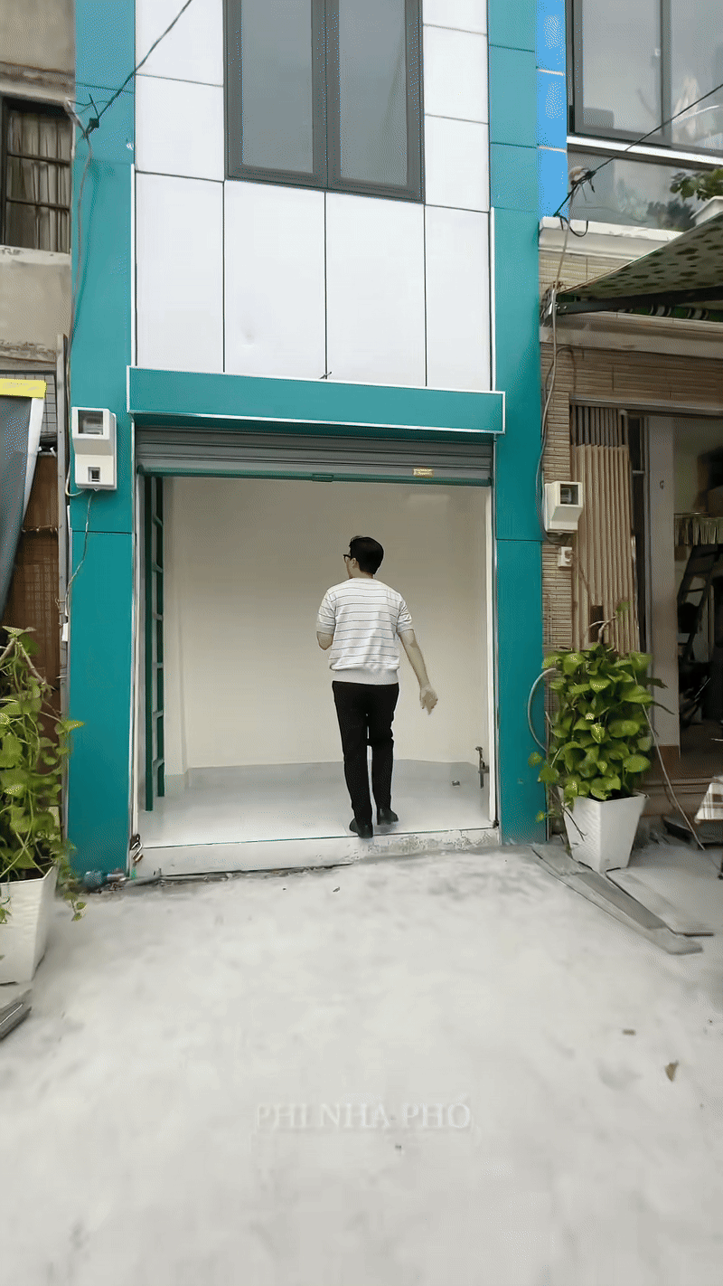 Không thể tin nổi giữa Sài Gòn có ngôi nhà thế này: Rộng 4,2m², chật chội đến nỗi đứng ngồi cũng khó, rao giá 4,5 tỷ!- Ảnh 3.