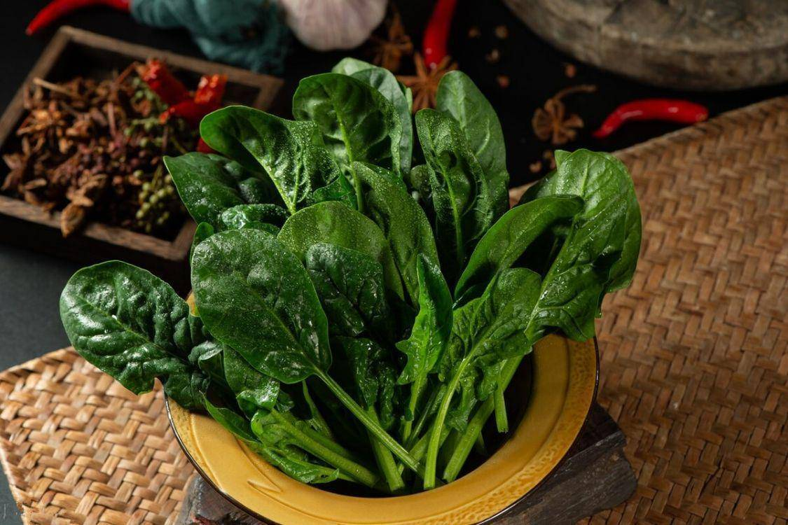 5 loại rau quả dễ "ngậm thuốc trừ sâu" nhất chợ, nhất là cái số 1- Ảnh 1.