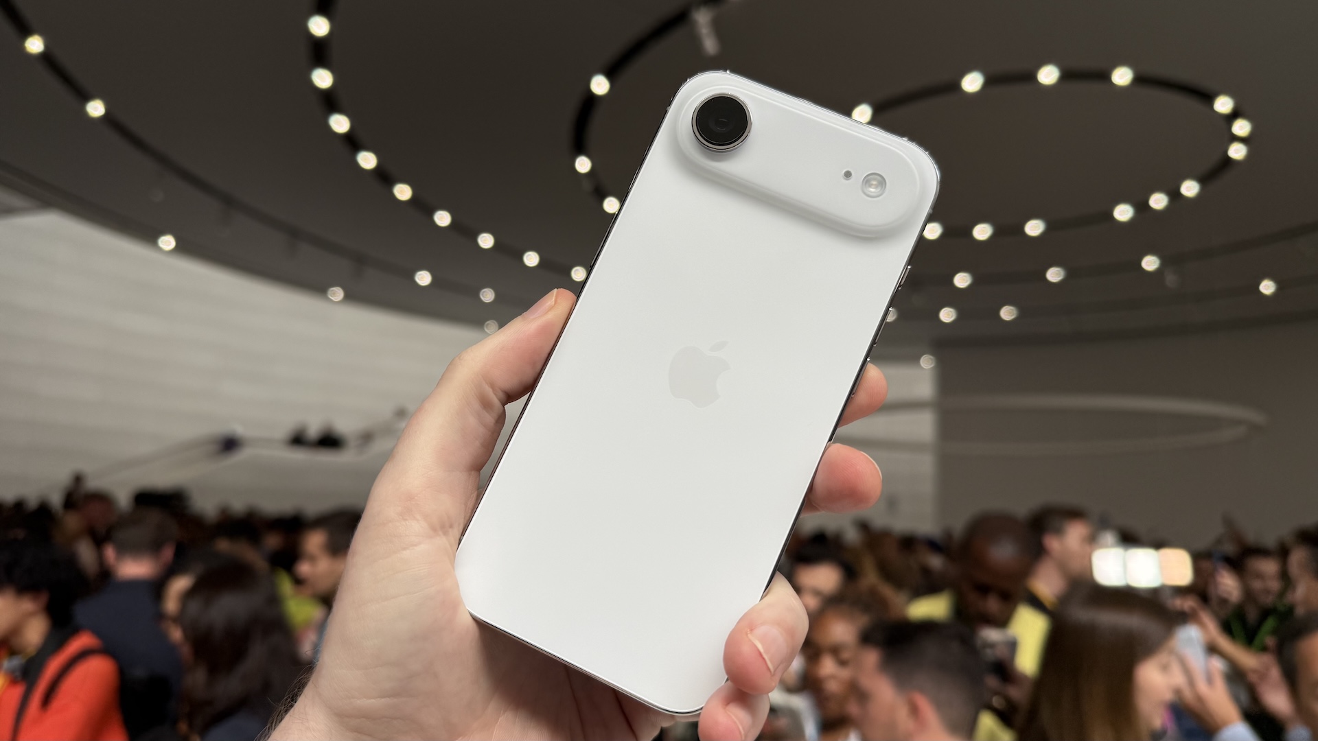 "Mổ bụng" iPhone Air: Mẫu iPhone mỏng nhất của Apple, dễ sửa chữa nhưng giá "chát"- Ảnh 3.