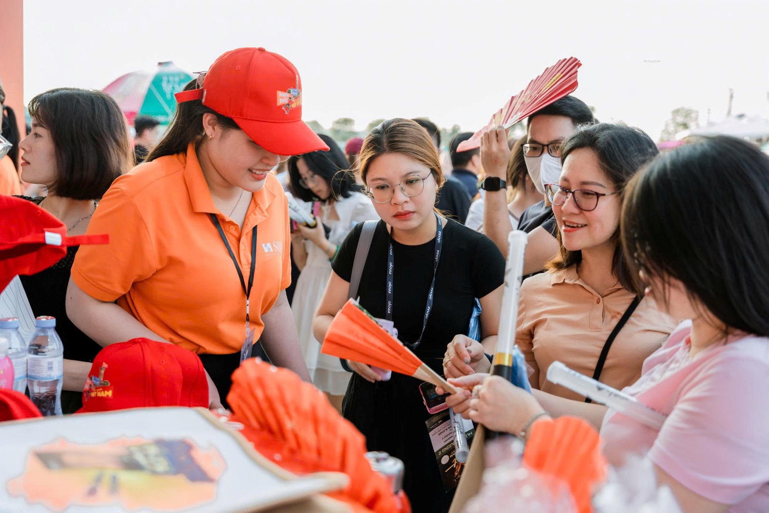 Đêm nhạc V Fest siêu “cháy”, điểm hẹn “sống ảo” từ SHB cũng “chất” không kém- Ảnh 5.