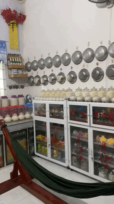 Căn bếp miền Tây khiến cả nước choáng váng: Nồi niêu xoong chảo thẳng hàng như duyệt binh, chắc gia chủ 