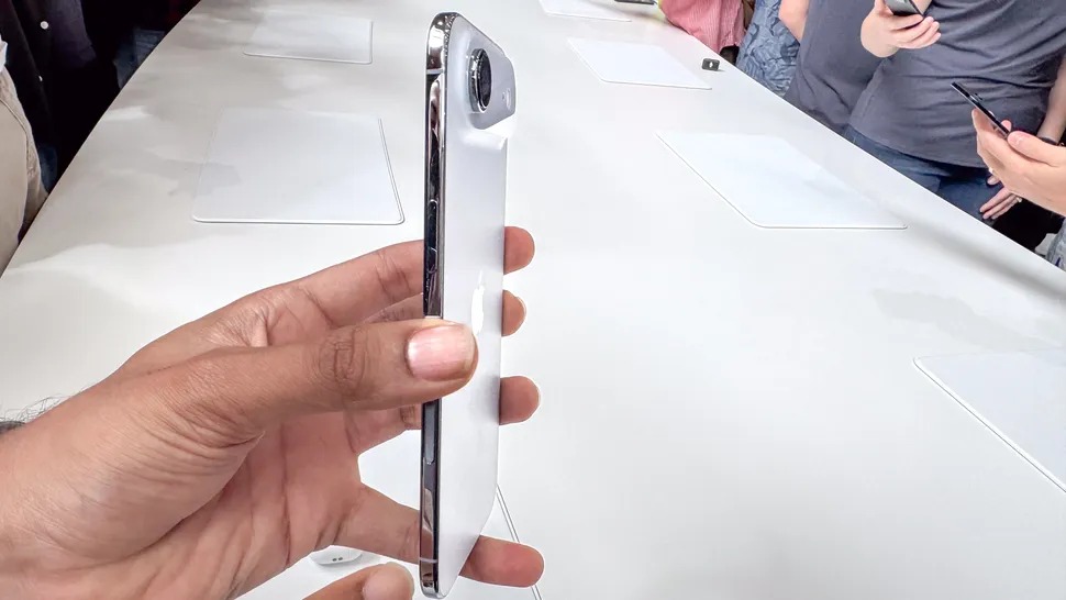 "Mổ bụng" iPhone Air: Mẫu iPhone mỏng nhất của Apple, dễ sửa chữa nhưng giá "chát"- Ảnh 2.