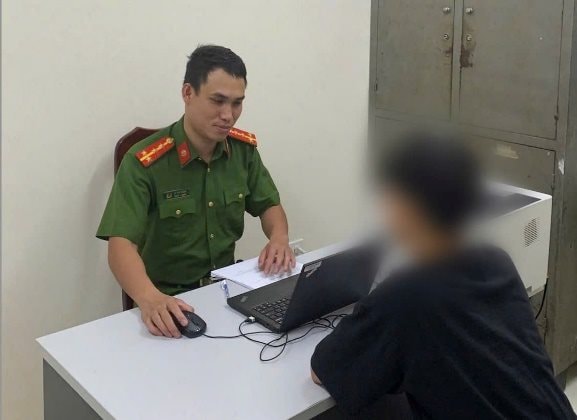 Công an cảnh báo nghe điện thoại có nội dung này, hãy tắt máy ngay lập tức- Ảnh 1.