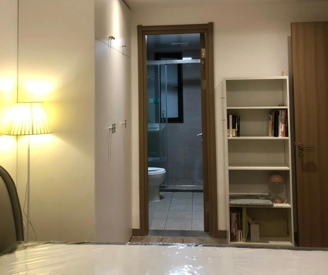 Ngày càng nhiều người quay lưng với kiểu phòng ngủ chung phòng tắm, nghe 4 lý do đủ thấy nản- Ảnh 2.
