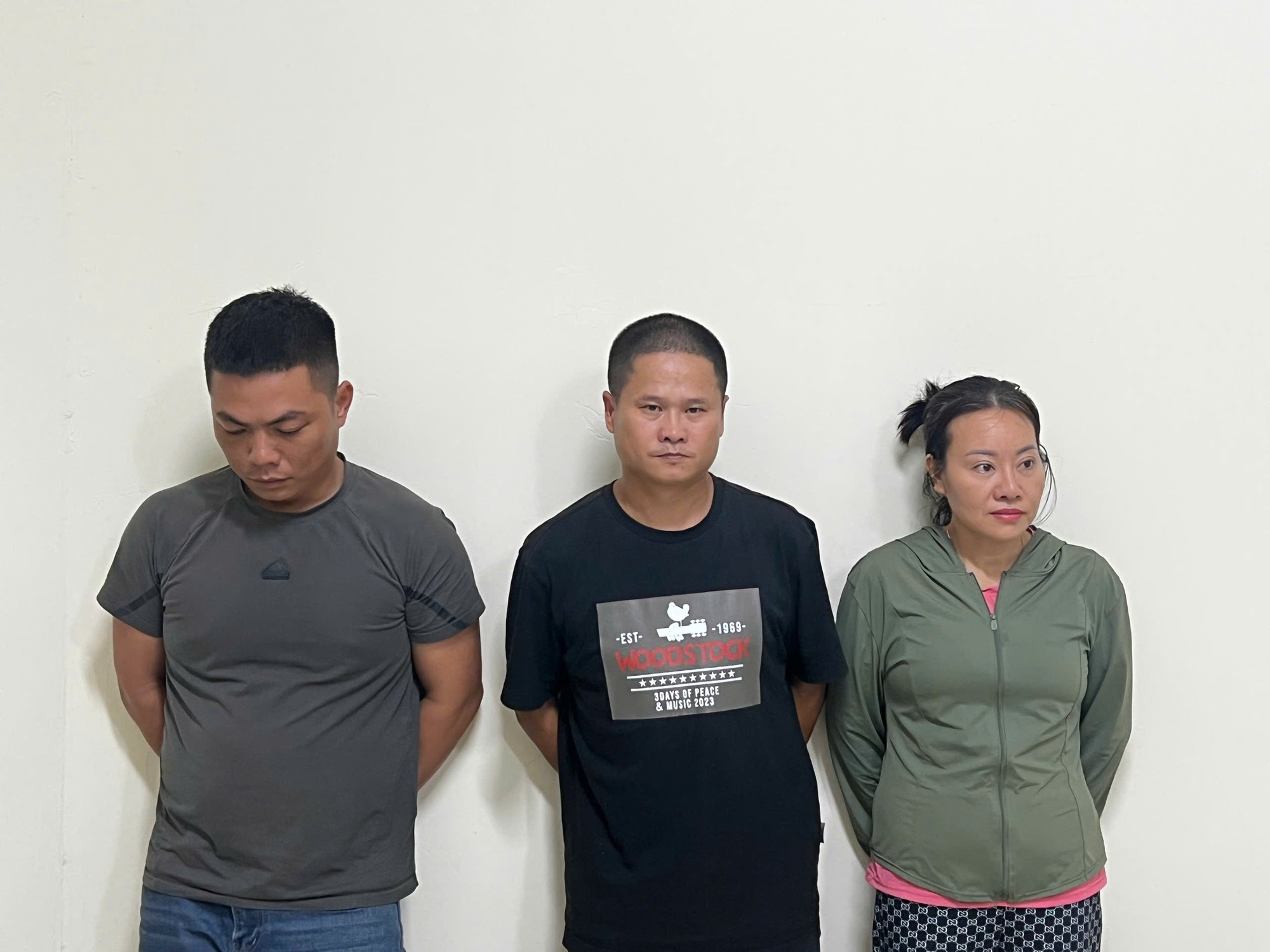 Bắt cặp vợ chồng xả trộm gần 50 m3 chất thải bể phốt gây mùi nồng nặc trên sông Tô Lịch- Ảnh 1.