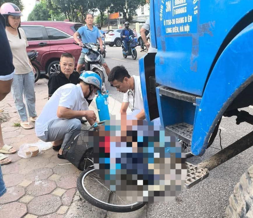 Hà Nội: Nam sinh tử vong gần cổng trường sau va chạm với xe tải- Ảnh 1.